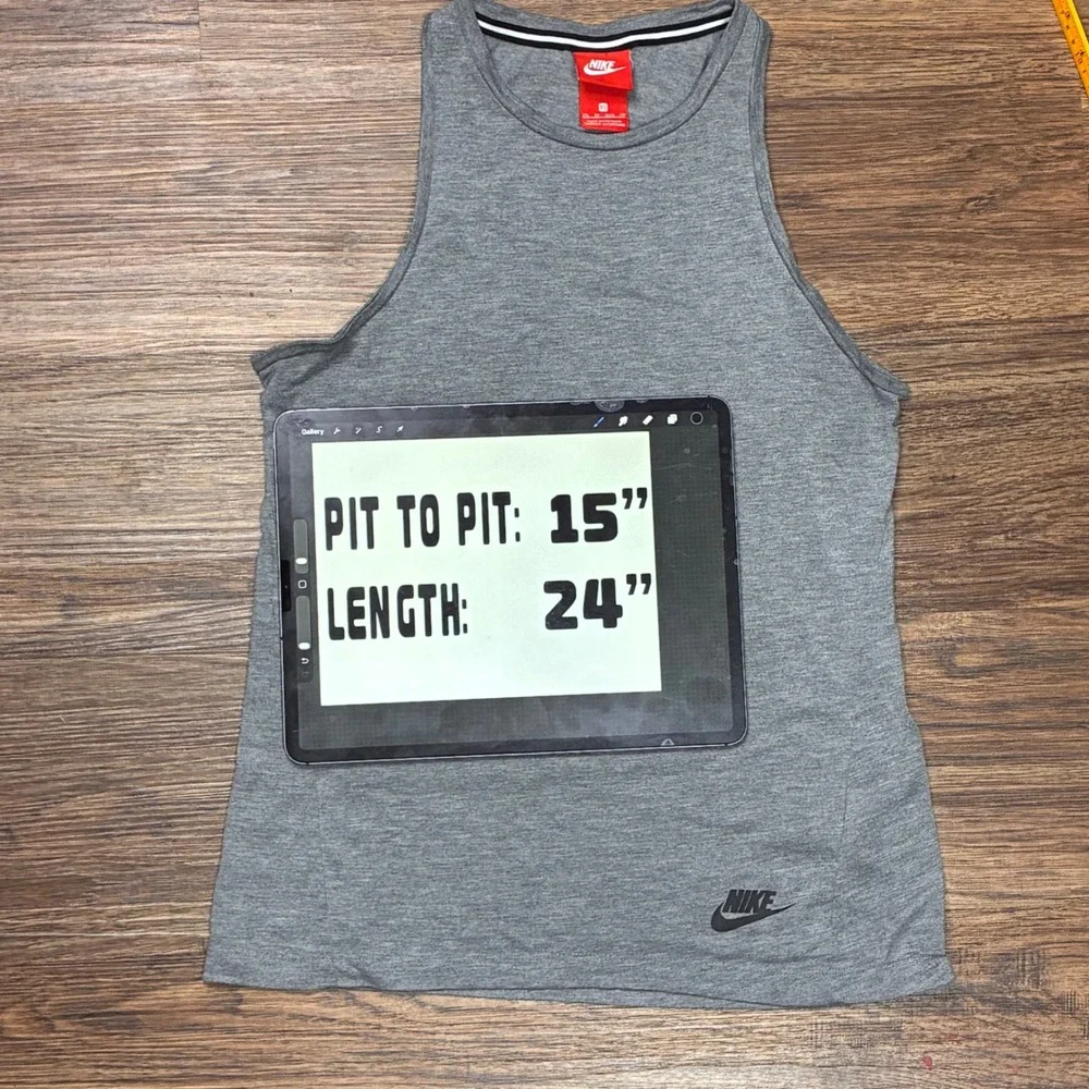 Nike sportswear essential